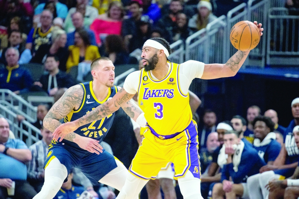 James, Davis Lead Lakers Rally - Oman Observer