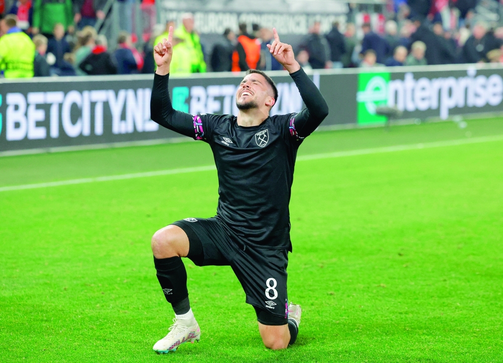 Fiorentina's Antonin Barak celebrates scoring during the Europa