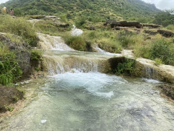 Beauty of Ain Sahalnoot lures visitors beyond khareef