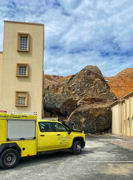 Muttrah rock collapse: 17 evacuated